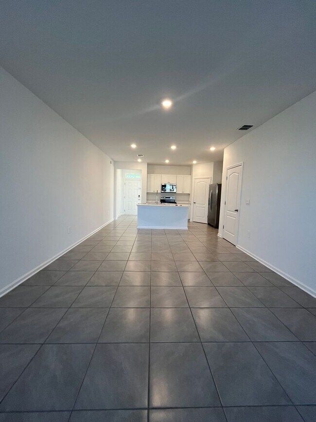 Building Photo - Town Home in The Trails -2 Primary Suites!!