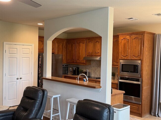 Building Photo - 1420 Somerset Dr