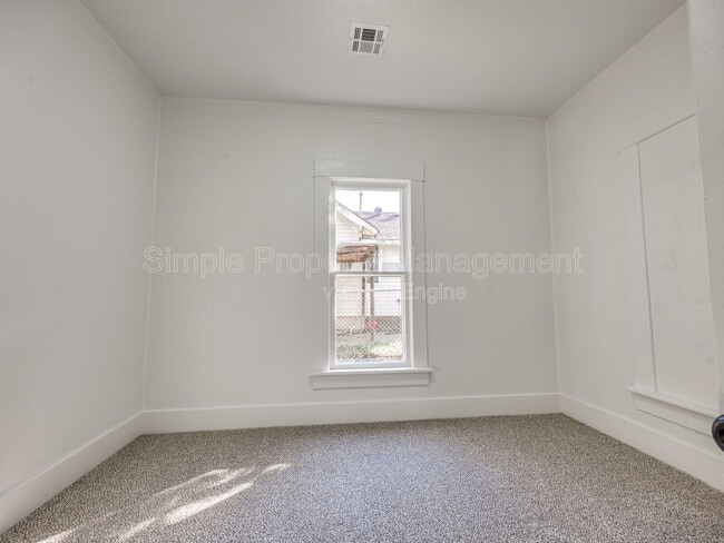 Building Photo - 811 W Wade St