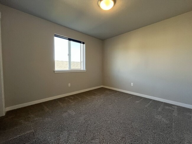 Building Photo - Expansive 2020 Forest Grove Home with 4 Bedrooms, Loft, Modern Kitchen & Covered Patio