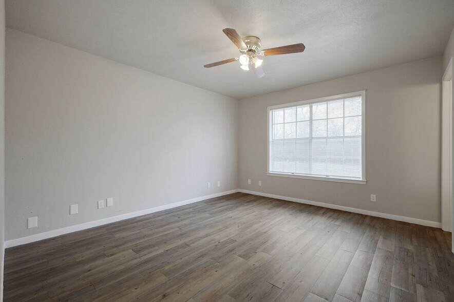 Building Photo - 608 Uland St