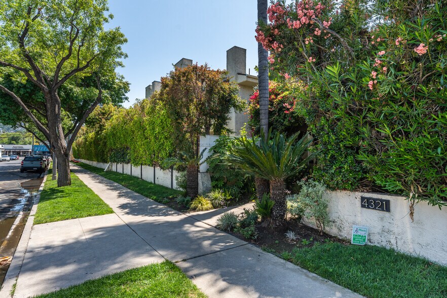 Building Photo - 4321 Matilija Ave