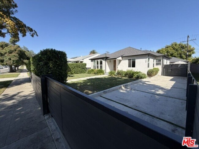 Building Photo - 1768 S Fairfax Ave