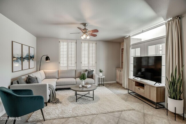 Building Photo - 8647 E Devonshire Ave