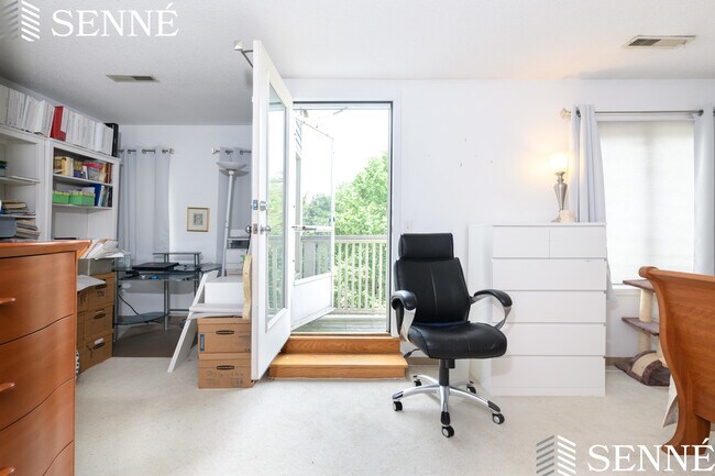 Building Photo - 42 Fresh Pond Pl
