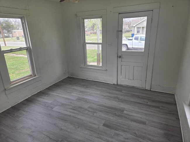 Building Photo - 305 S Cleveland Ave