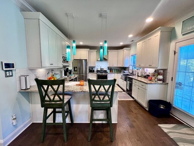 Building Photo - Luxury Beachside Home – Steps from the Bay!