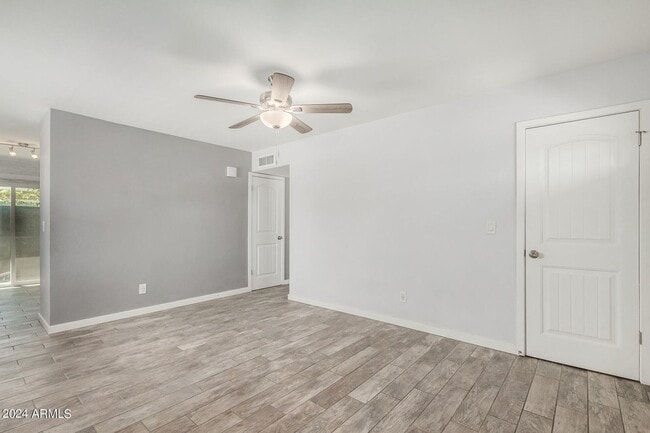 Building Photo - 1118 S McClintock Dr