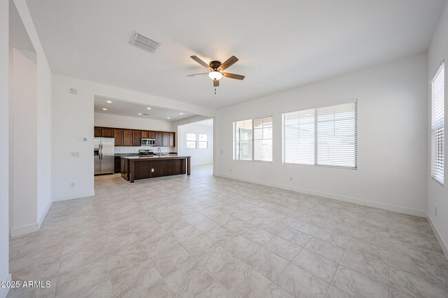 Building Photo - 7662 W Crabapple Dr