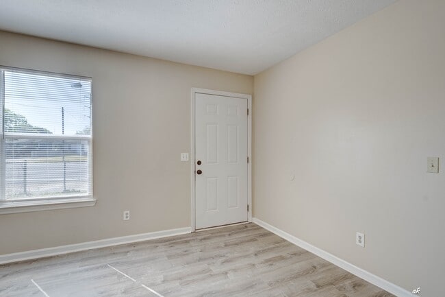 Building Photo - 3722 Burnham Way