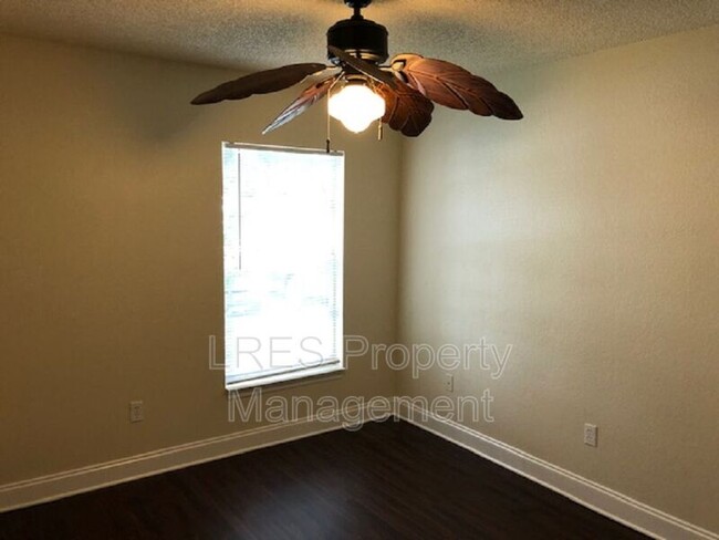 Building Photo - 3651 N Goldenrod Rd
