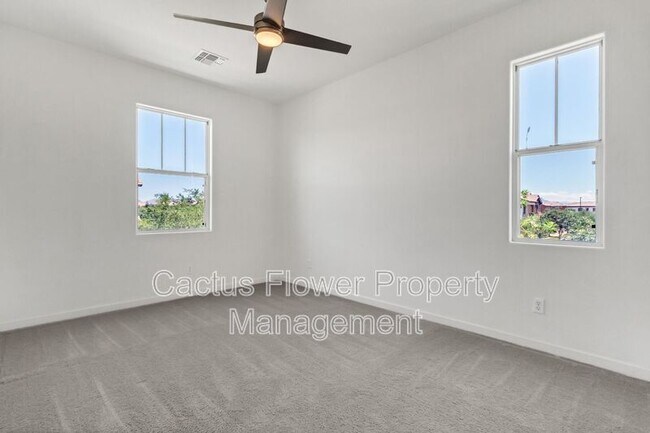 Building Photo - 2734 S Santa Rita