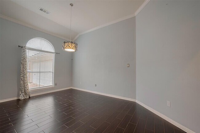 Building Photo - 311 N Esplanade Ln