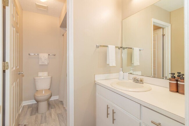 Building Photo - 1930 16th Ave