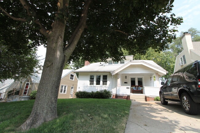 Building Photo - Dreamy 3 Bedroom house in Midtown