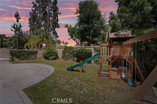 Building Photo - 2580 Pearblossom St
