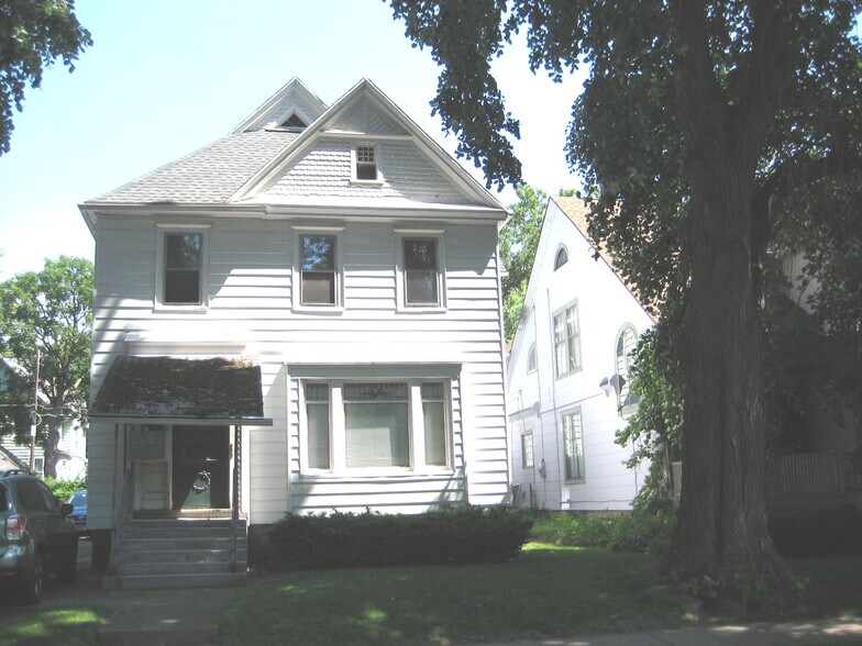 Primary Photo - 46 Brighton St