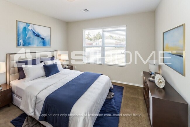 Building Photo - 916 Klare Ln