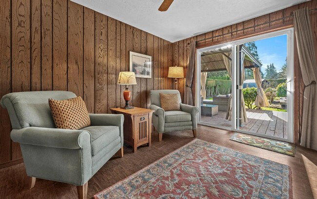 Building Photo - Charming Mid-Century Modern Ranch Home, 2 Bedroom 2 Bathroom, Lots Of Natural Lighting!