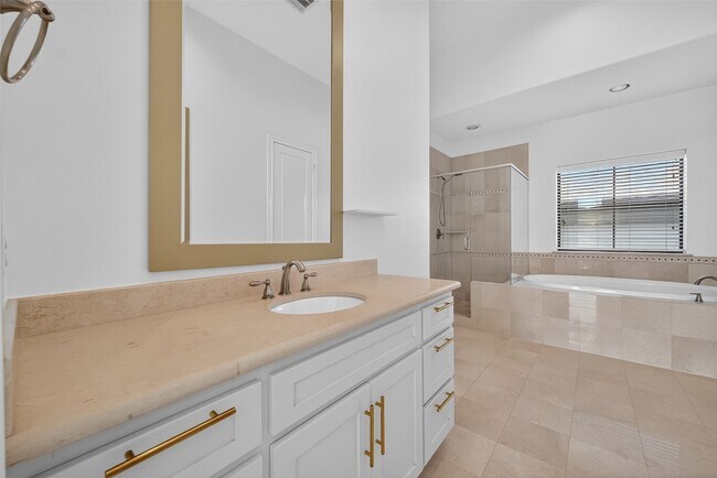 Building Photo - 2506 Maxroy St