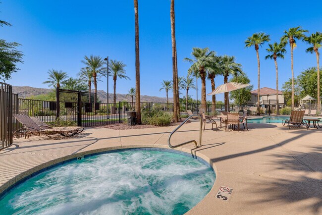 Building Photo - 2837 E Dunbar Dr