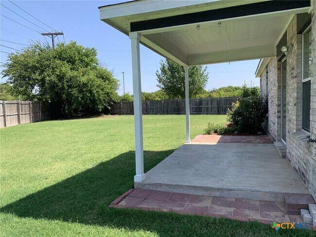 Building Photo - 5106 Whistle Stop Dr