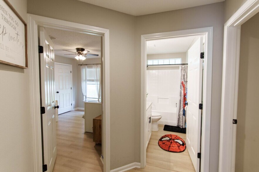 Building Photo - 11865 Noble Fir Ct