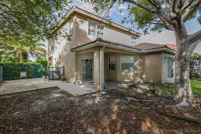 Building Photo - 4066 Cresent Creek St