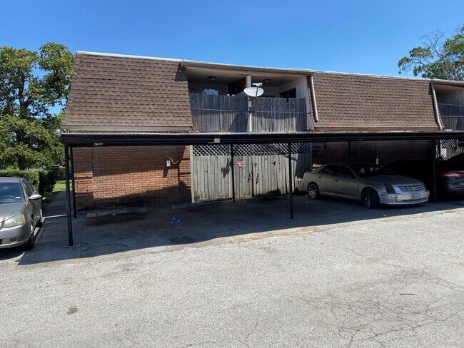 Building Photo - 1220 Shadowdale Dr