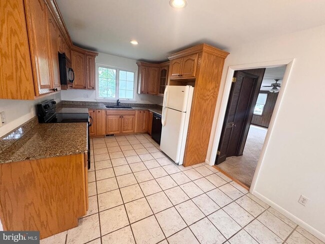 Building Photo - 2710 Academy Dr
