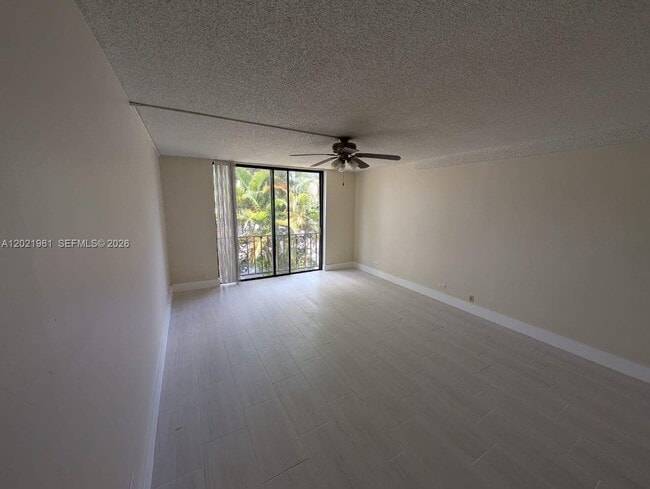 Building Photo - 3680 Inverrary Dr