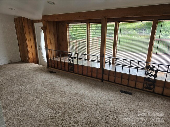 Building Photo - 5027 Malibu Dr