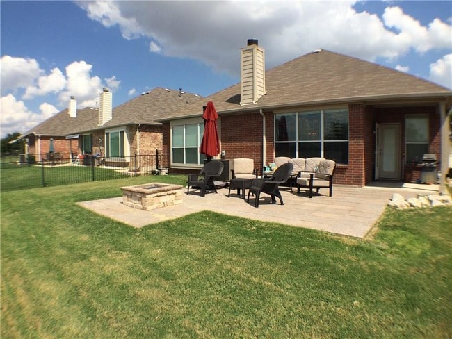 Building Photo - 15833 Mirasol Dr