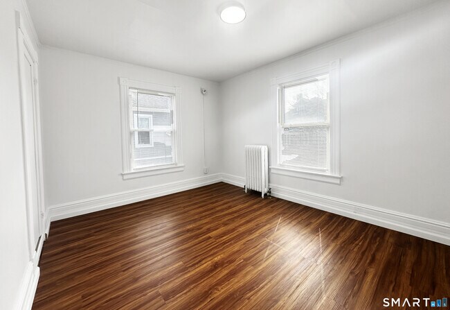 Building Photo - 394 High St