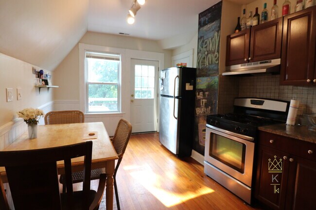 Primary Photo - 5 Kendall St
