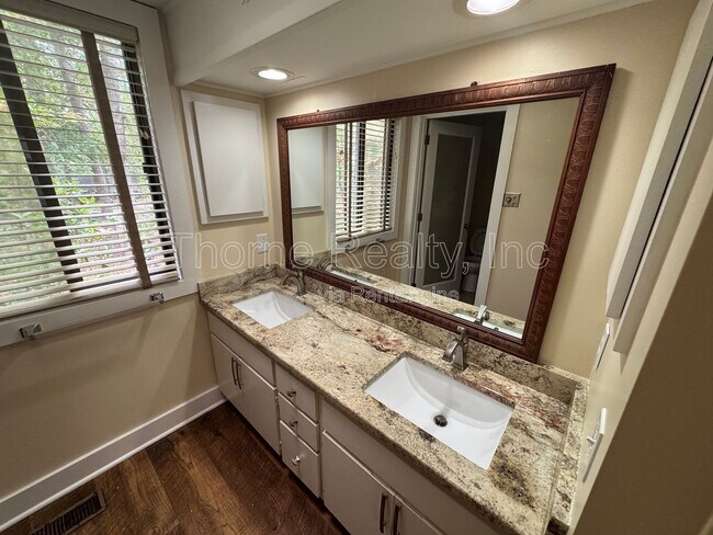 Building Photo - 116 Rum Barrell Cove