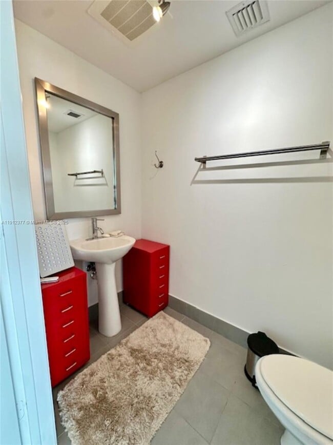 Building Photo - 92 SW 3rd St