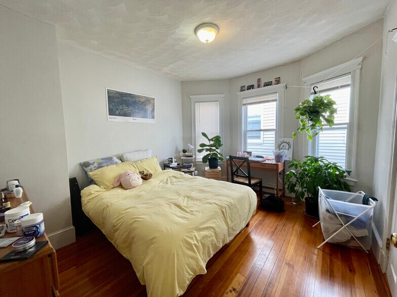 Building Photo - 81 Newbury St