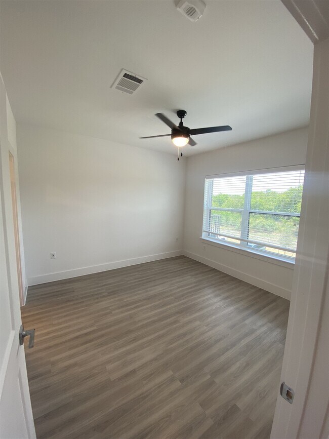 Building Photo - 201 W Bufford St