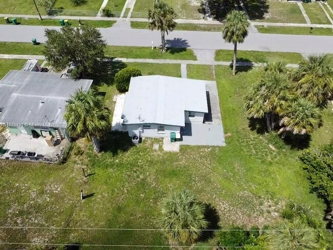 Building Photo - 3460 Normandy Dr