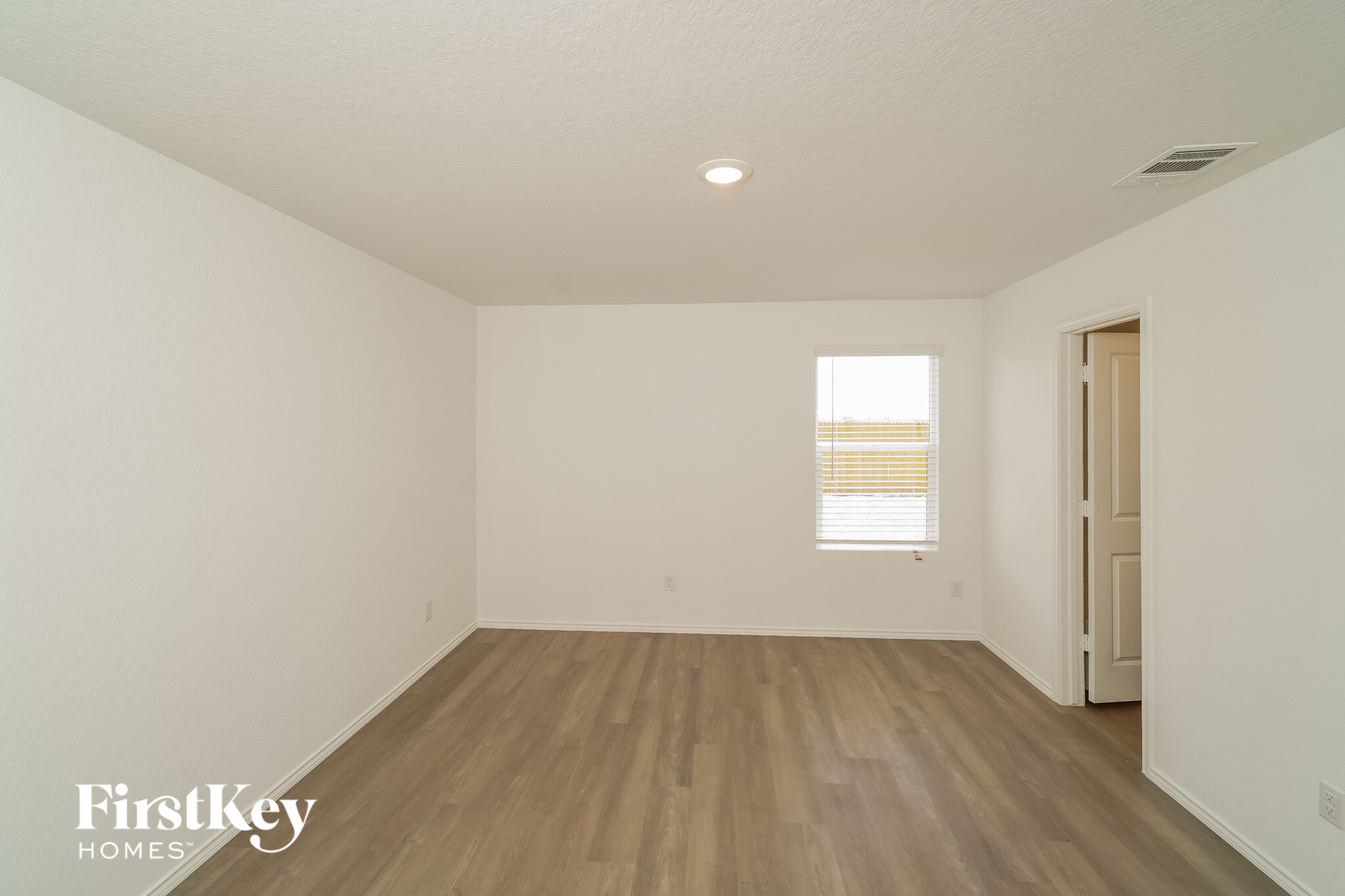 Building Photo - 10414 McClintock Dr