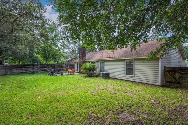 Building Photo - 615 St Martin Cove