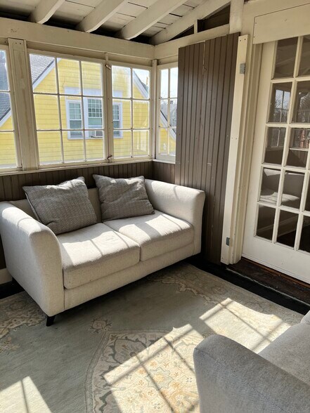 Sunporch - 136 E 9th St