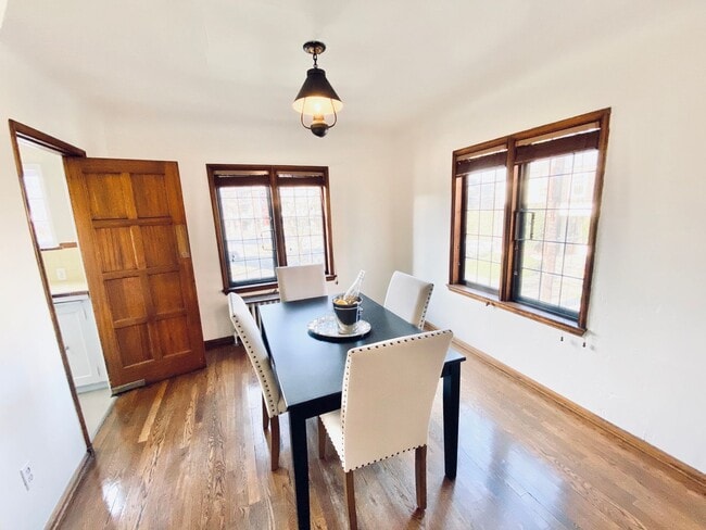 Interior Photo - Ten-O-Five Anhalt Apartments
