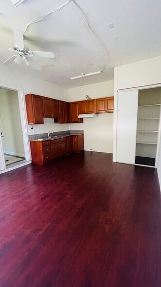 Building Photo - 5032 Rosemead Blvd