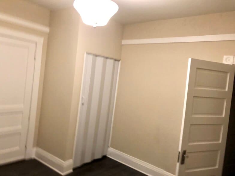 Building Photo - 316 W 4th St