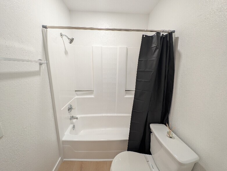 Building Photo - 11007 Hartsook St