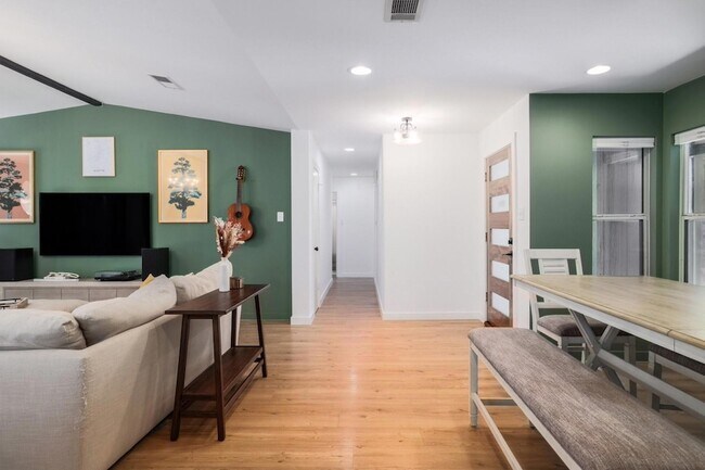 Building Photo - 2205 Trede Dr