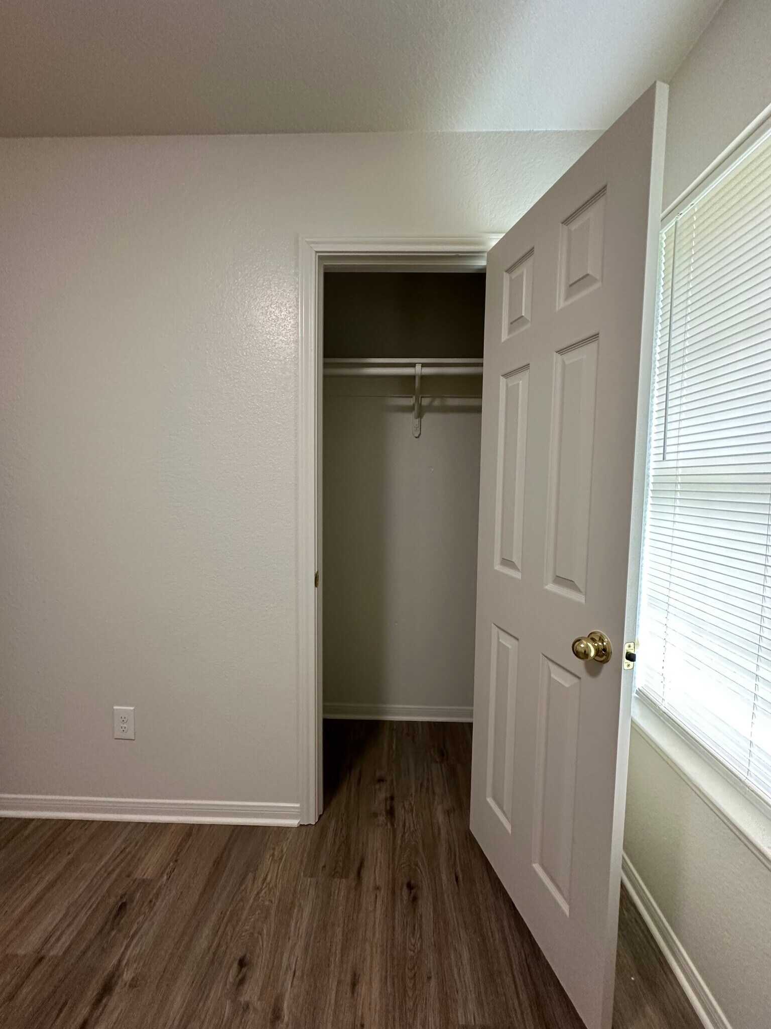 Building Photo - 401 Topeka Ct