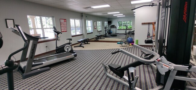 Workout Facility - 124 Foxden Dr